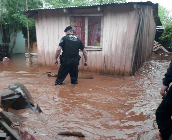 Asistencia por las inundaciones en Posadas. (Foto: Misiones Online)