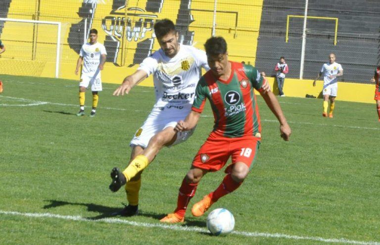 Diego Martínez enfrentó a Olimpo en el Federal A