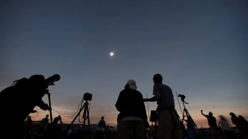 Eclipse parcial de sol en San Juan.