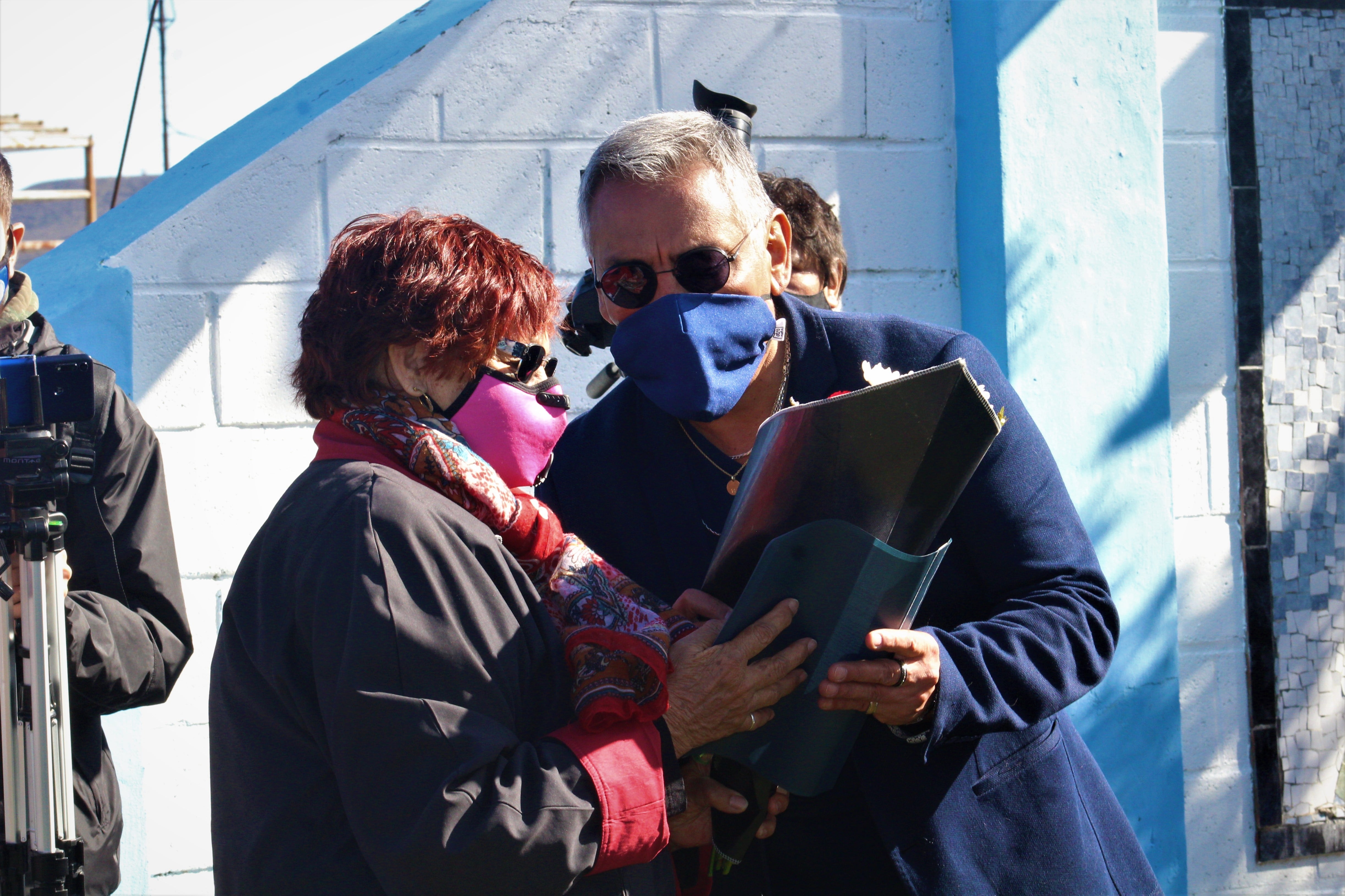 Con un diploma y un ramo de flores once mujeres de la localidad fueron reconocidas como "Mujeres Malvineras del Cañadón".