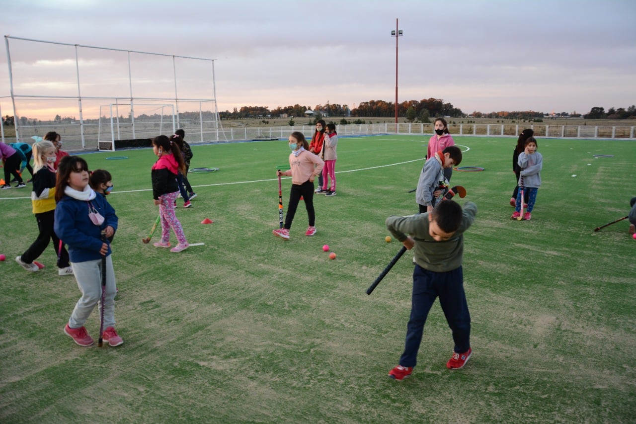 Entrenamiento de la Escuelita de Hockey sobre césped