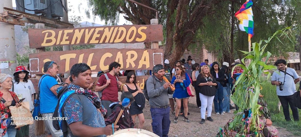 En el acceso al pueblo se realizó la tradicional chaya del mojón del Enero Tilcareño.