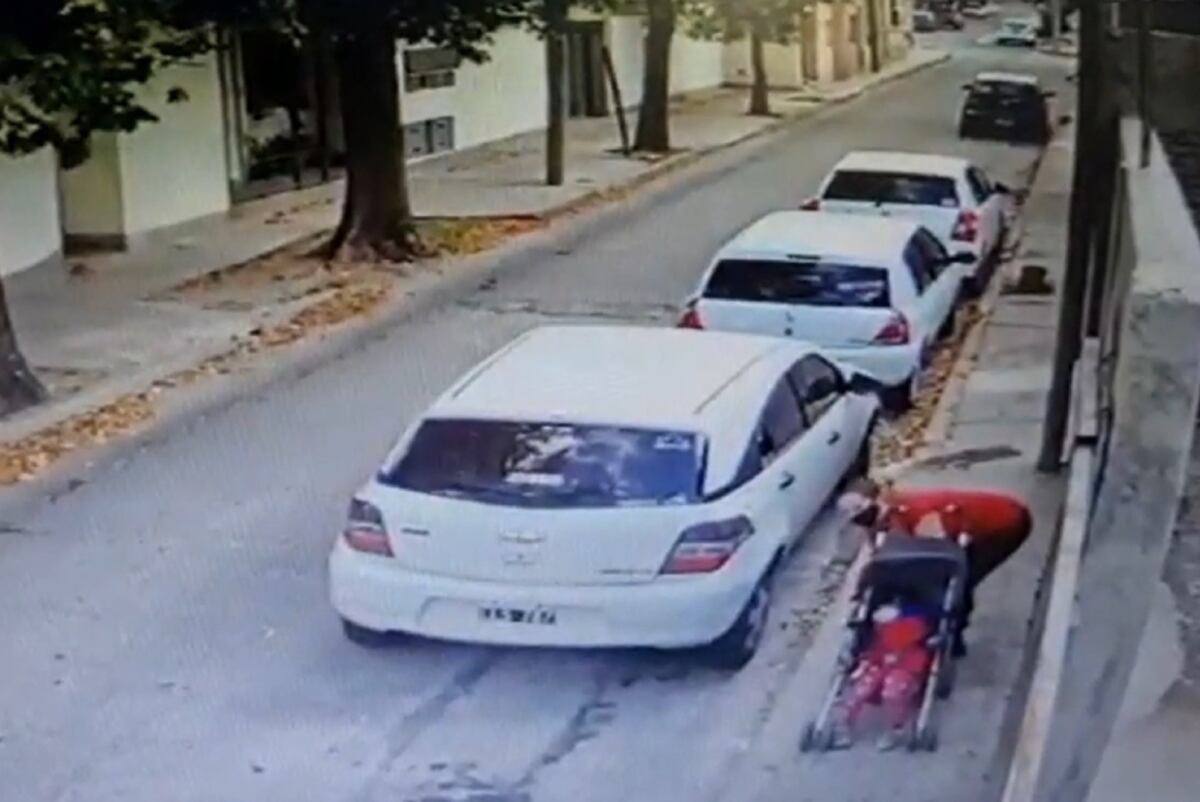 Con su hija en coche, robó y quedó filmada