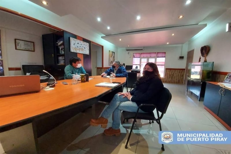 Puerto Piray: autoridades se reunieron para evaluar mejoras y extensión de la red eléctrica.