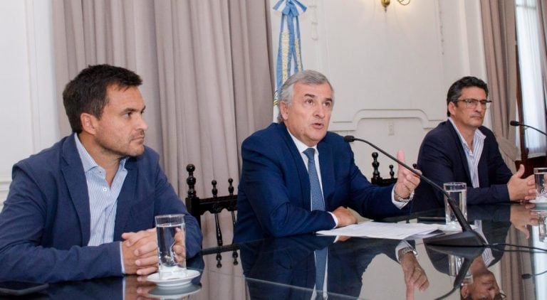 El ministro Posadas, el gobernador Morales y el fiscal Miranda, en la conferencia de prensa de este miércoles en la Casa de Gobierno.