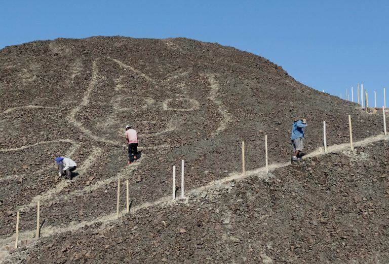 Un gato de 37 metros se suma a los enormes geoglifos de Nazca (Foto: EFE)