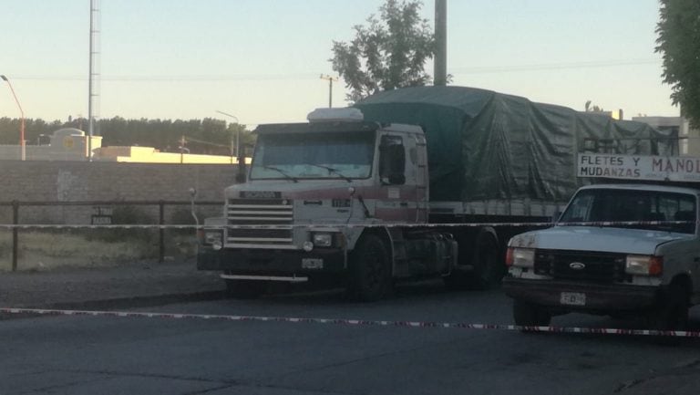 El camión habría estado estacionado sobre la calle España, entre Bolivia y Canadá desde el domingo.