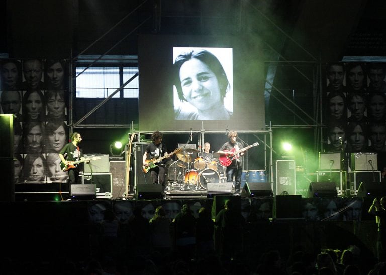 Festival solidario para familiares de víctimas del Colegio Ecos