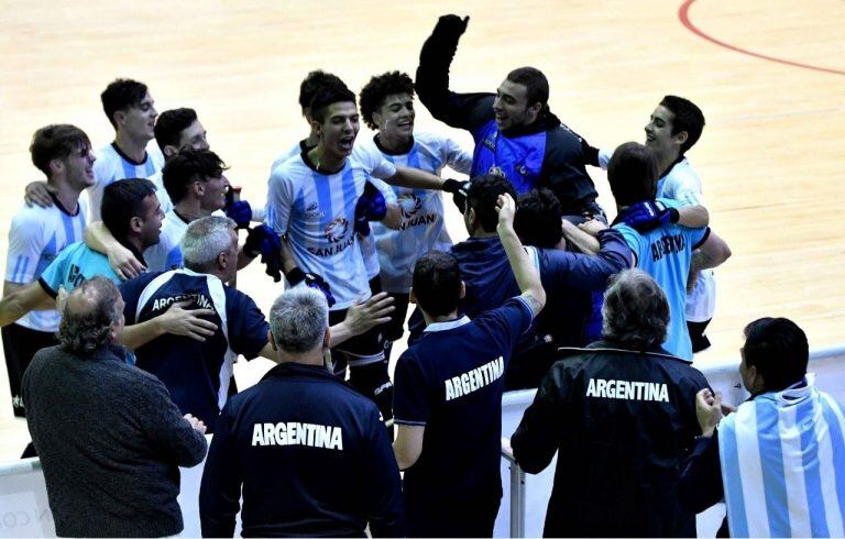 La categoría menor masculina que dirige Juan Manuel Garcés, de festejo.