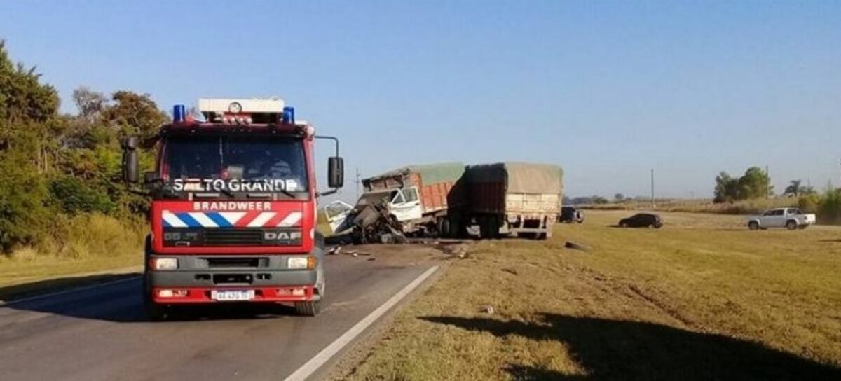 Espectacular siniestro entre dos camiones y un colectivo en la ruta 34