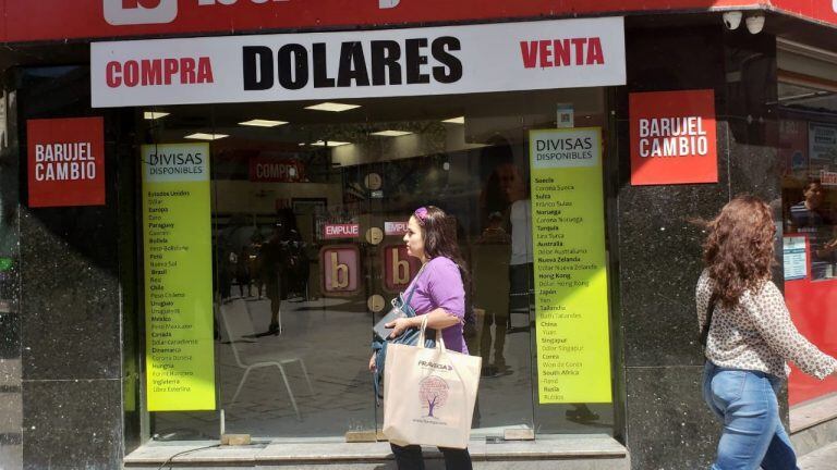 En Córdoba ya no se vendían dólares en varias entidades financieras este viernes.