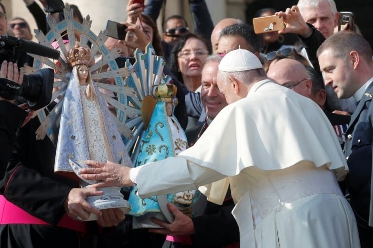 Virgen de Luján bendecida por el Papa Francisco (2019).