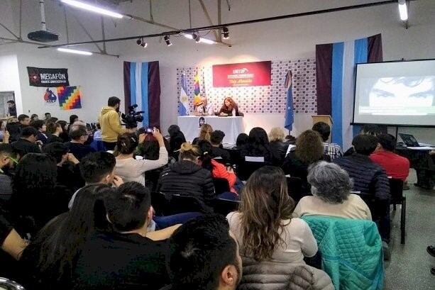 Familiares de Santiago Maldonado brindaron una charla en la UNTDF.