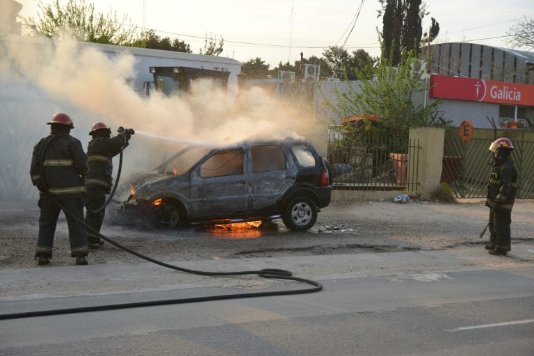 Camioneta incendiada