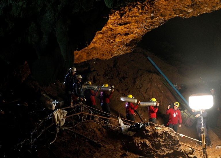 Trabajos en la cueva de Tailandia.