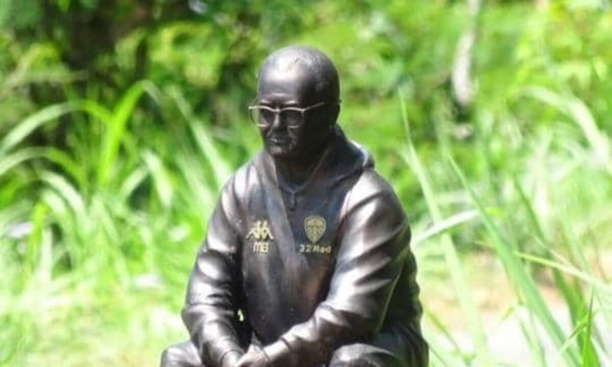 Los fanáticos de Bielsa ahora pueden llevarse a casa una estatua del DT