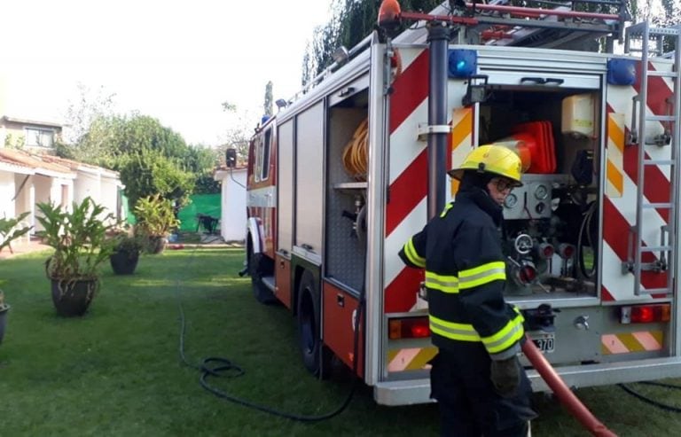 Bomberos de Icho Cruz sofocaron un incendio en una hostería. (Foto: Bomberos de Icho Cruz).