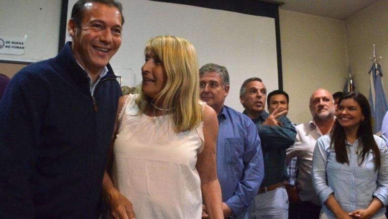 Omar Gutiérrez junto a Alma Sapag, ambos del MPN (web).