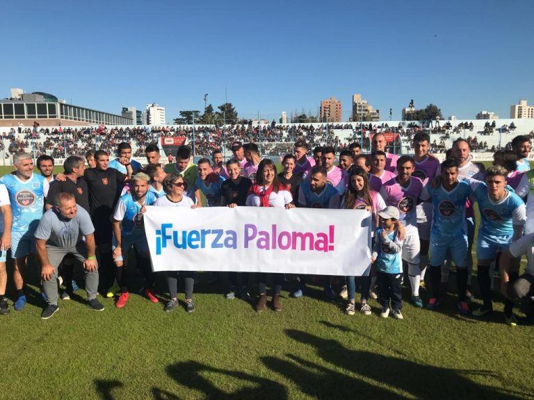 Jugadores y personalidades destacadas en el partido a beneficio de Paloma.