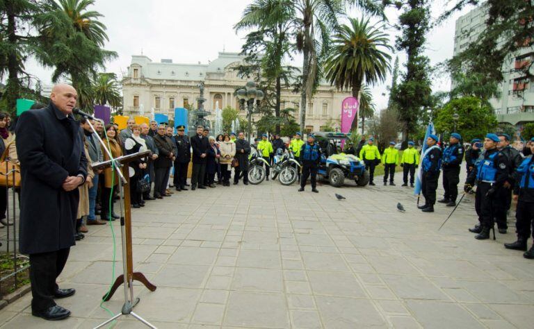 Ministro de Seguridad, Ekel Meyer, en acto presentación de la Policía Turística