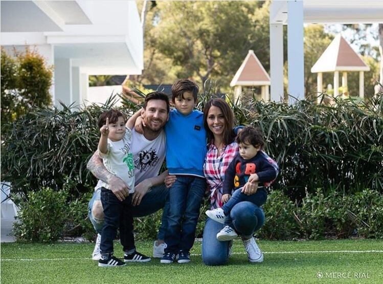 Antonela rompió corazones con una tierna foto junto a su familia.