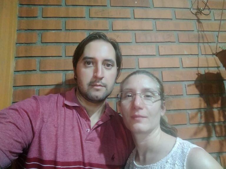 La pareja de médicos que quiere adoptar una beba en Eldorado. (WEB)