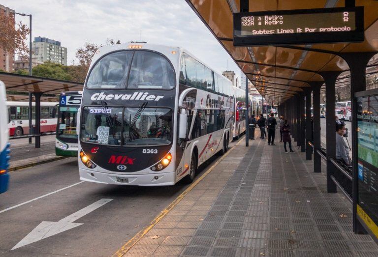 Trenes: refuerzan con micros los servicios de las líneas Roca, Sarmiento y San Martín. (Clarín)