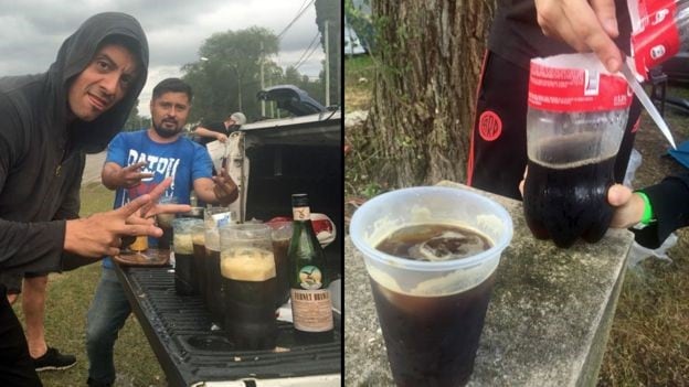 La ceremonia más cordobesa del fernet es en botella cortada.