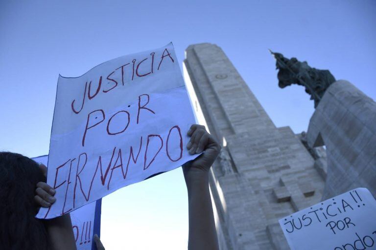 Emotivo pedido de Justicia por Fernando en el Monumento a la Bandera (Juan José García)