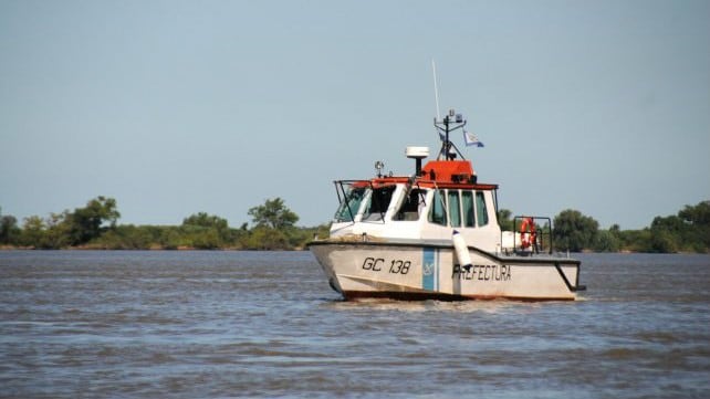 Prefectura trabajó para hallar el cuerpo en el río Paraná.