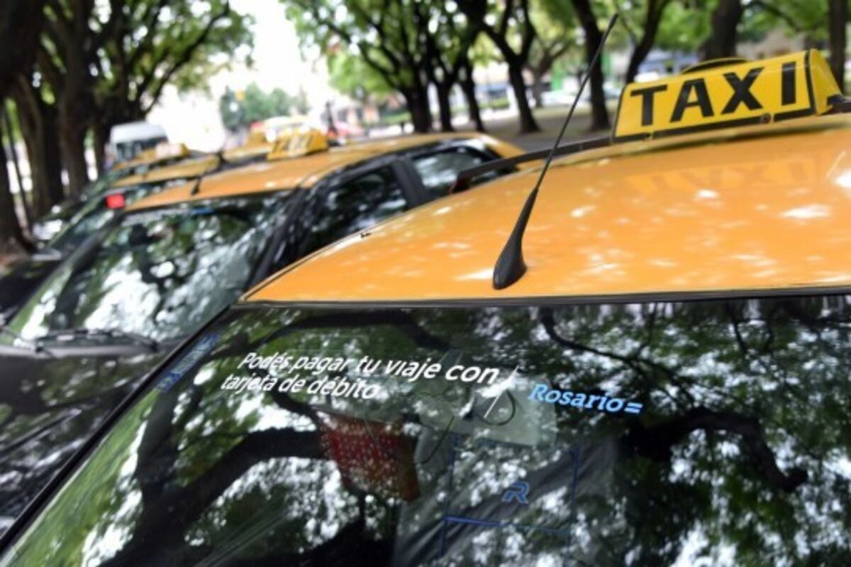 Los taxistas evalúan cortar el servicio nocturno en reclamo de aumento