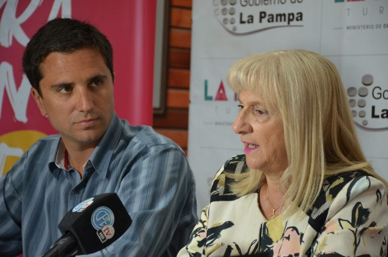 La intendenta Otamendi, en la conferencia de prensa (Vía Santa Rosa)