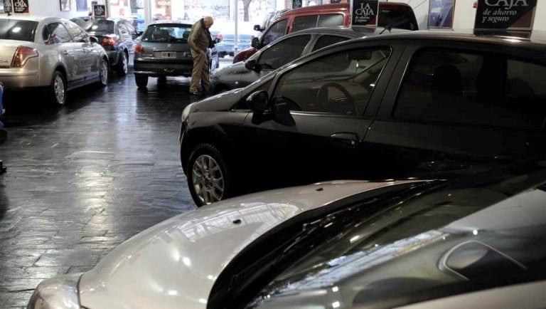 Las concesionarias de autos deberán exhibir con claridad precios y financiamiento