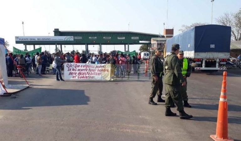 Manifestación en el puente General Belgrano. (Foto: Diario Norte)