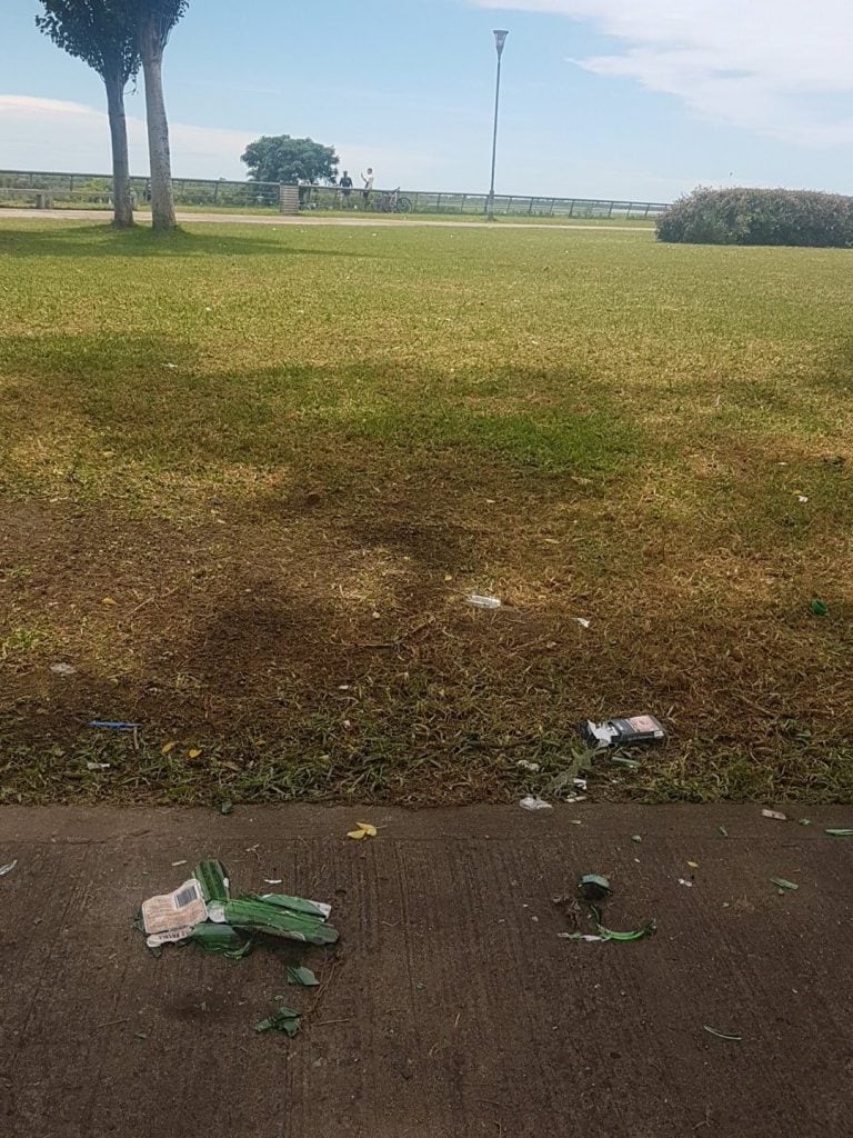 Basura, vidrios rotos y descontrol en el parque de colectividades