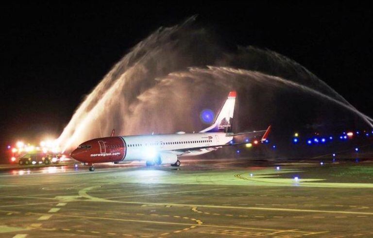 Llegó el primer vuelo de Norwegian a Puerto Iguazú. (Foto: Misiones Online)