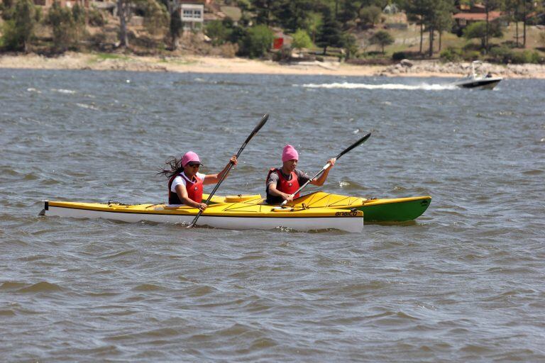 Regata rosa en Carlos Paz