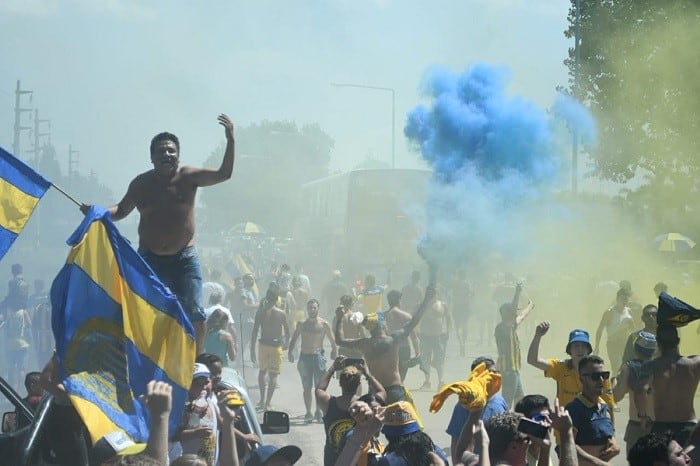 La hinchada canalla despidió al plantel en Arroyo Seco. (CARC)