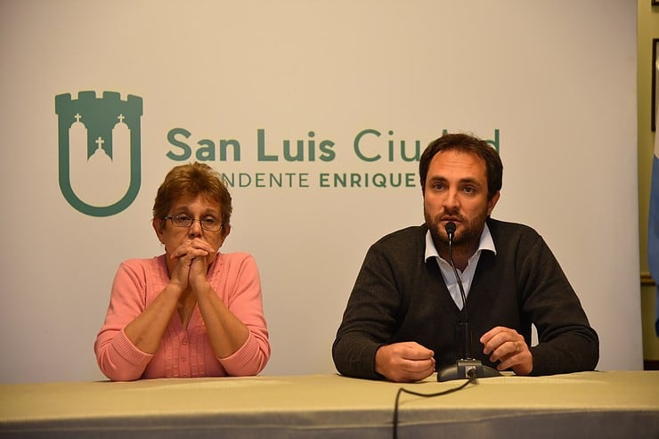 Veronica Jordan y el secretario de Desarrollo Social de la ciudad de San Luis, Sebastián Páez Segalá.