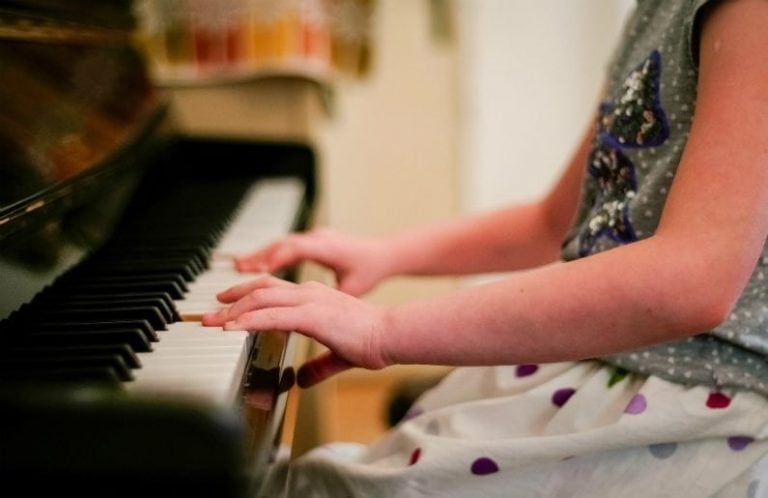 Clase de piano (imagen ilustrativa)