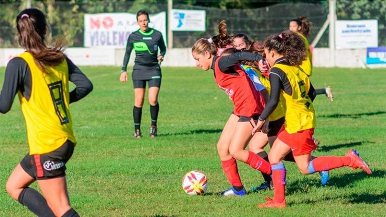 La joven paranaense que no podía jugar al fútbol por ser mujer, entrenó en la PreSelección Sub15