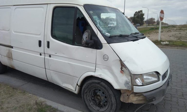 Choque entre un motociclista y una combi