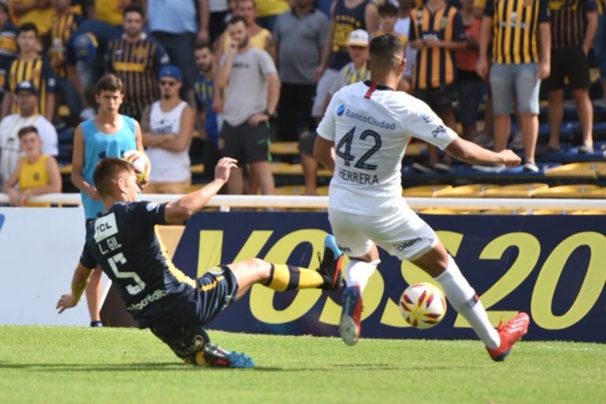 San Lorenzo aprovechó en el final y Central perdió en su casa