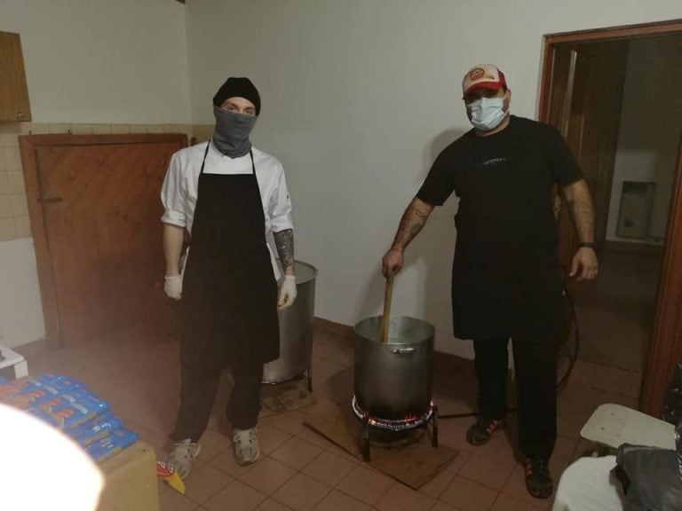 Elaborando la comida.