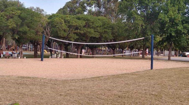 En el predio hay canchas de fútbol, vóley, padel y tenis (Vía Santa Rosa)