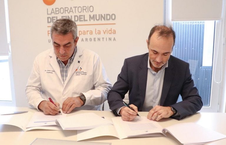 Firma del acuerdo por el software industrial farmacéutico