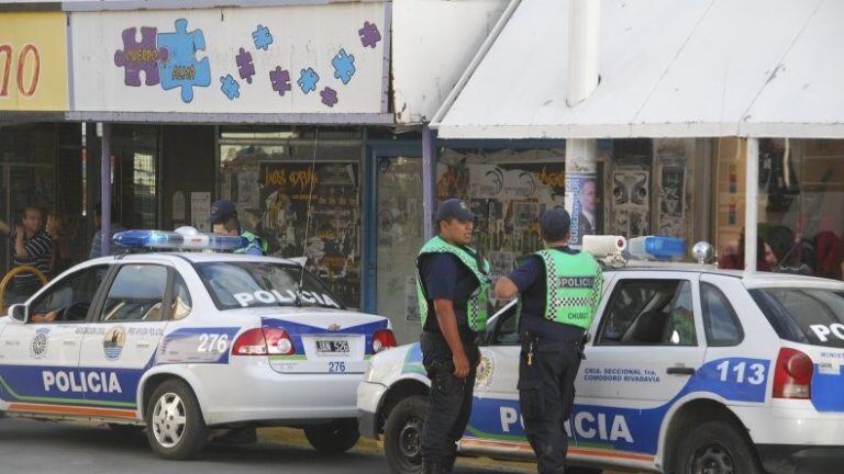 La policía s capacitó en manejo defensivo.