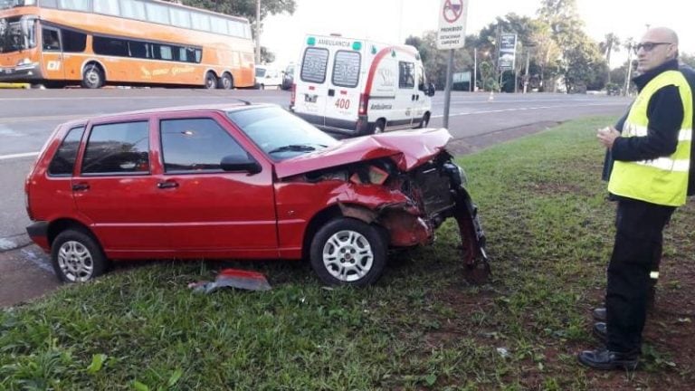 Dos autos chocaron de frente en Iguazú