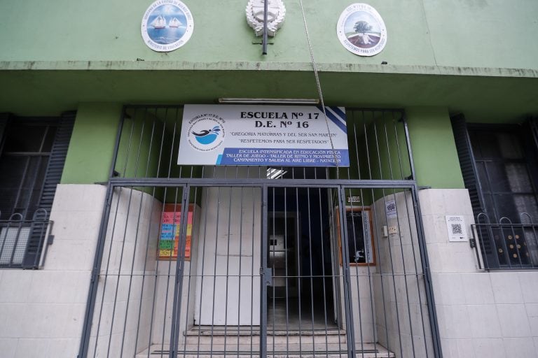 Las escuelas permanecen cerradas desde el 20 de marzo (Foto: Juan Ignacio Roncoroni/EFE)