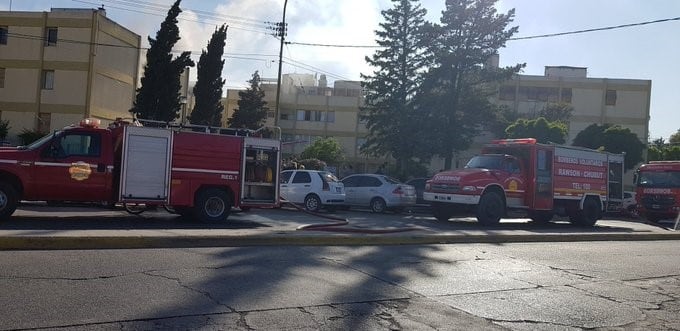 Diez personas fueron rescatadas y una mujer en estado grave.